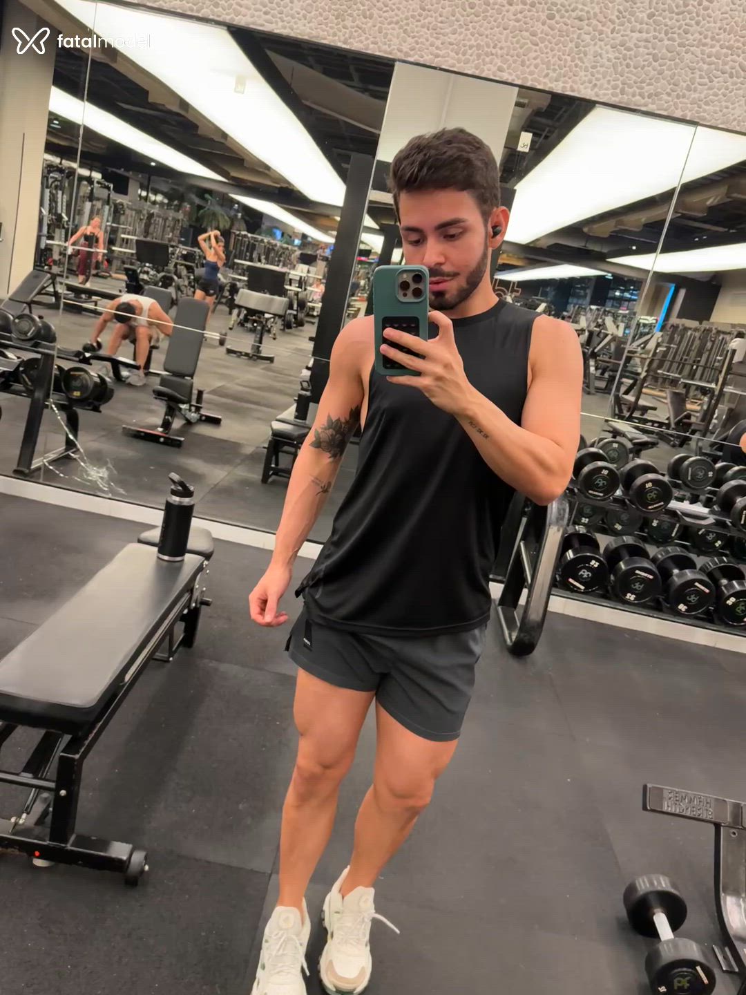 Acompanhante homem morena (o) de olhos pretos - Kevin