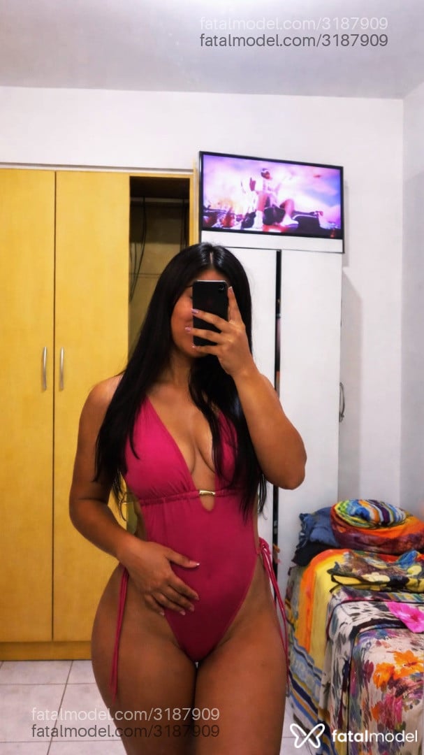 Acompanhante mulher com cabelo castanho de olhos castanhos em Cotia - Ana Sophia