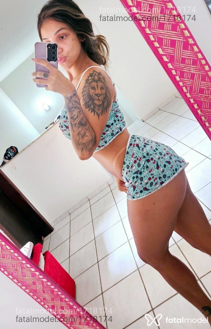 Acompanhante mulher com cabelo castanho de olhos castanhos em Curitiba - Alanahot