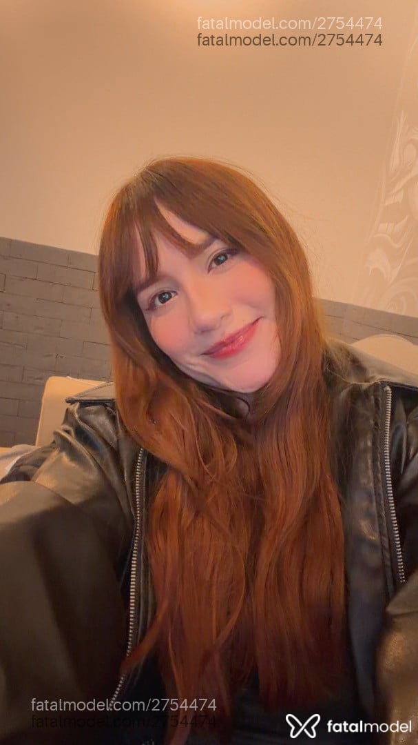 Acompanhante mulher ruiva (o) de olhos castanhos - Isa Schulz Acompanhante mulher ruiva (o) de olhos castanhos - Isa Schulz