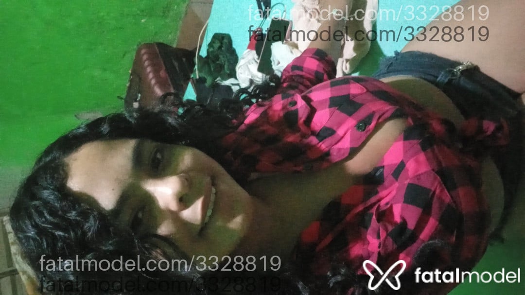 Acompanhante mulher morena (o) de olhos castanhos em Trindade - Amandinha