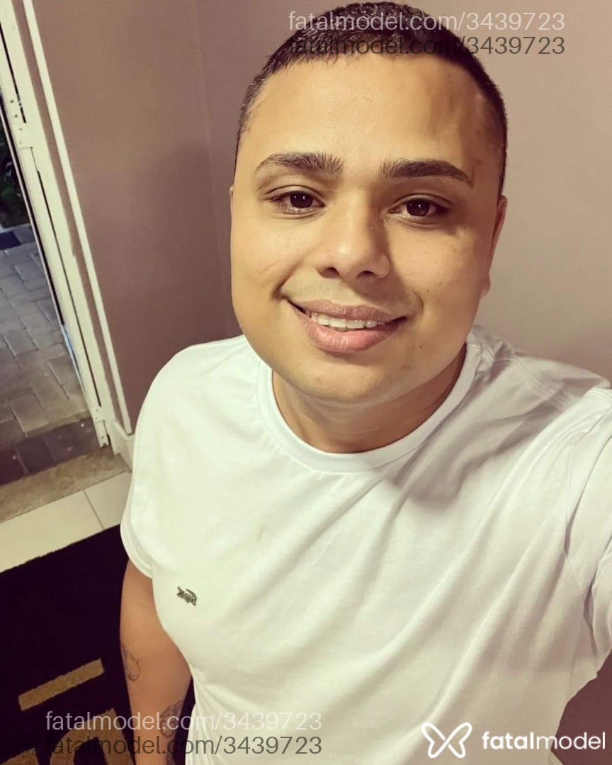 Acompanhante homem com cabelo castanho de olhos pretos em São Paulo Acompanhante homem com cabelo castanho de olhos pretos em São Paulo - Rodrigo