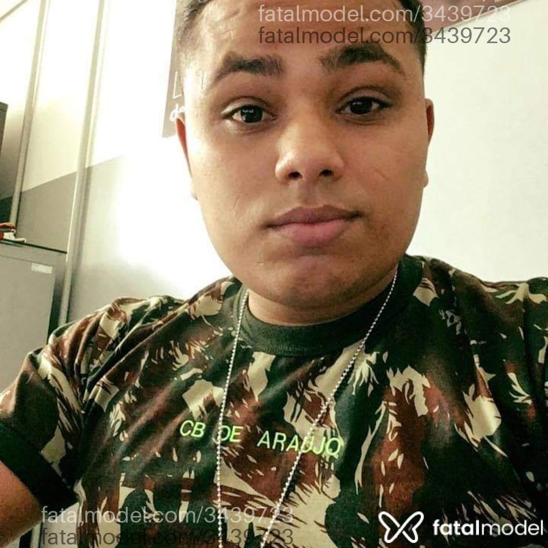 Acompanhante homem com cabelo castanho de olhos pretos em São Paulo Acompanhante homem com cabelo castanho de olhos pretos em São Paulo - Rodrigo