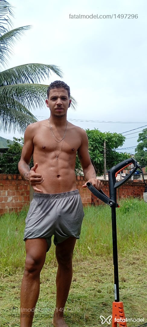Acompanhante homem com cabelo castanho de olhos verdes em Rio de Janeiro - Loiropivete