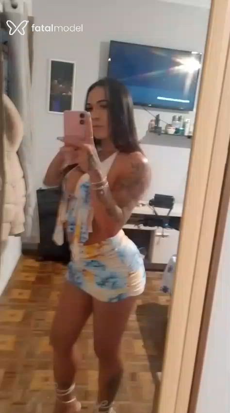 Acompanhante travesti com cabelo castanho de olhos pretos - Nathi Gyboia Acompanhante travesti com cabelo castanho de olhos pretos - Nathi Gyboia
