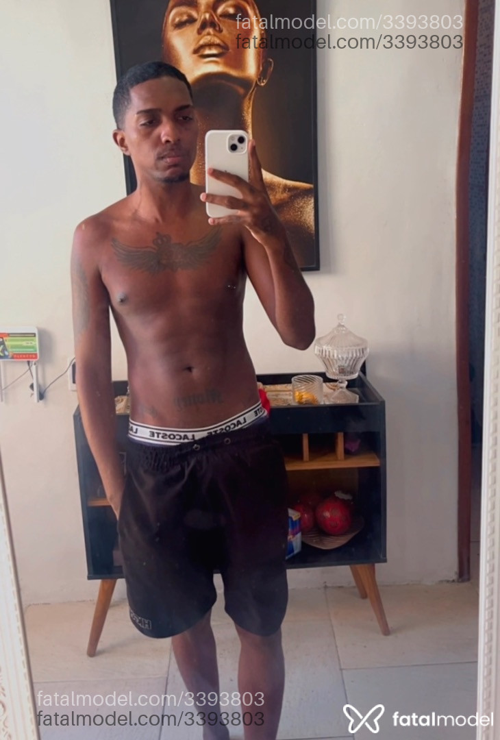 Acompanhante homem com cabelo castanho de olhos pretos - Wellington Santos