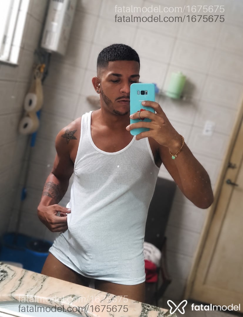Acompanhante homem com cabelo castanho de olhos castanhos - Hugo Martin Acompanhante homem com cabelo castanho de olhos castanhos - Hugo Martin