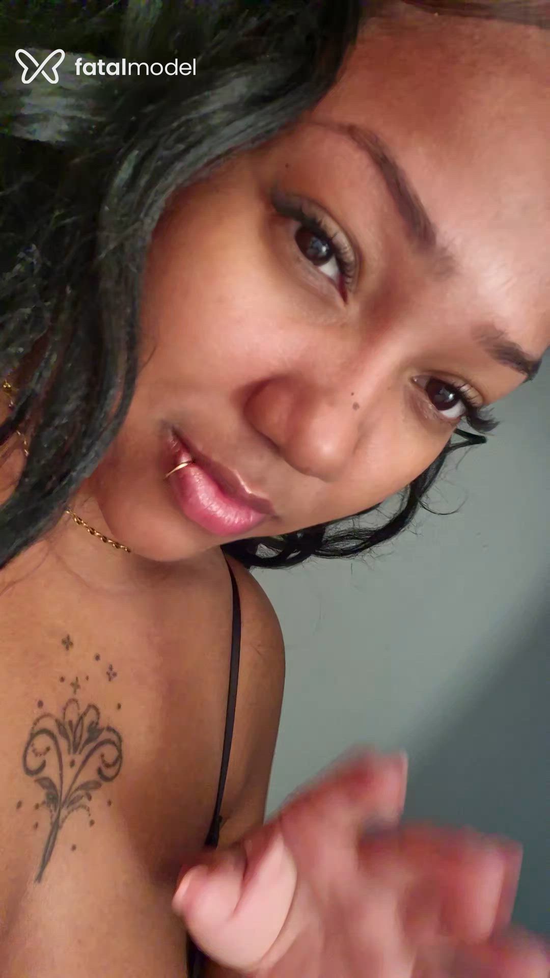 Acompanhante mulher morena (o) de olhos castanhos - Maya Acompanhante mulher morena (o) de olhos castanhos - Maya