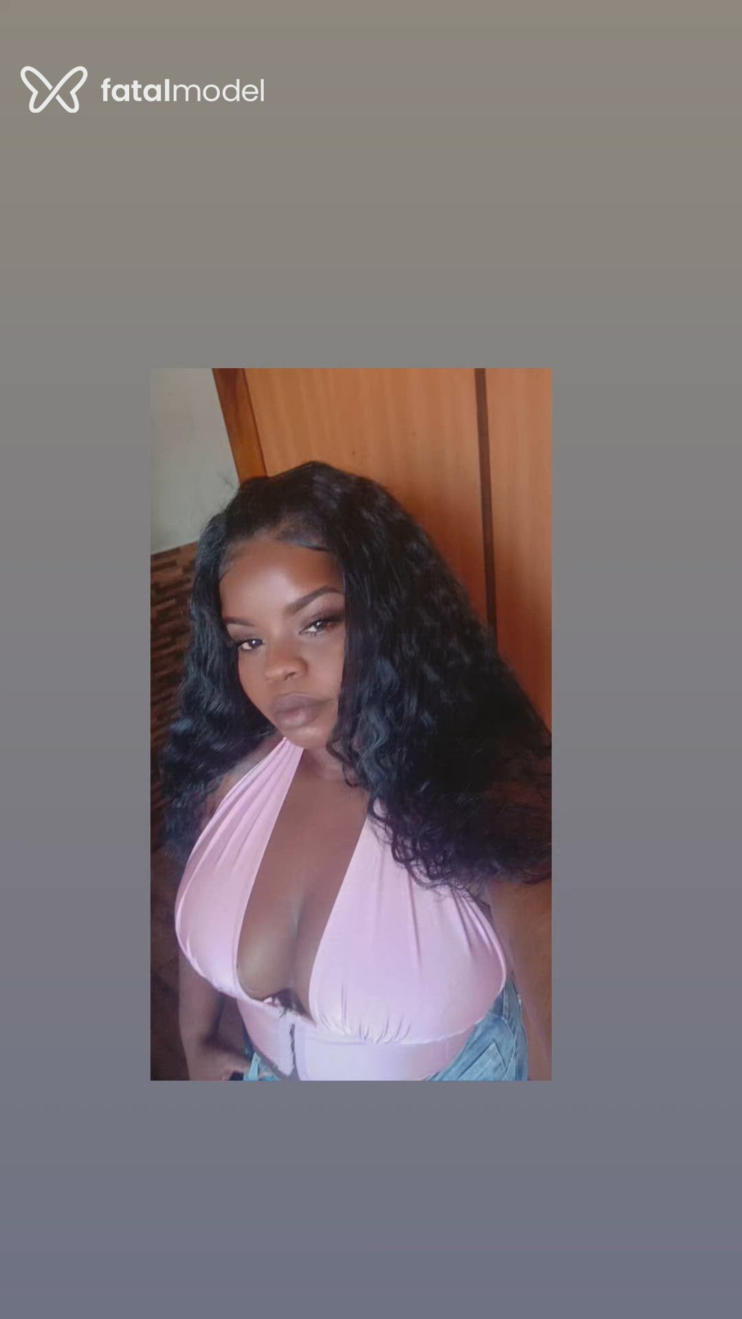 Acompanhante mulher com cabelo castanho de olhos castanhos - Isa