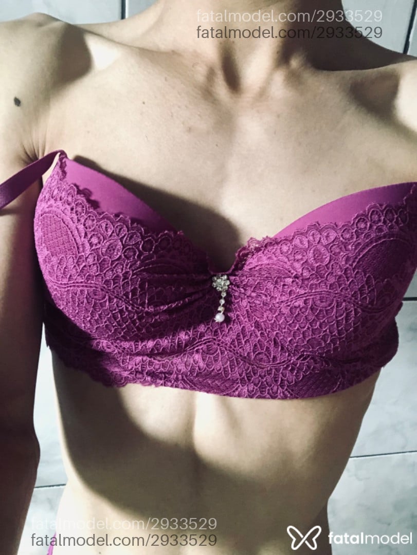Acompanhante mulher trans morena (o) de olhos castanhos - Miiih