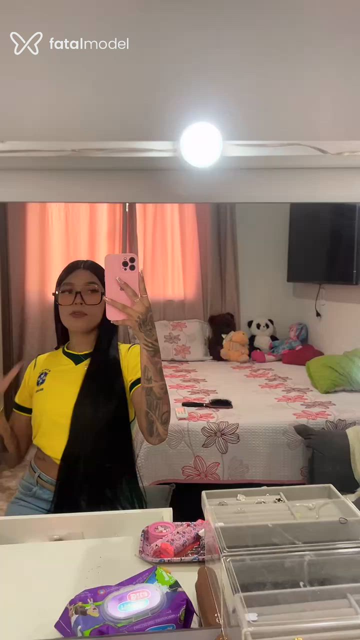 Acompanhante mulher morena (o) de olhos castanhos - Carol lima Acompanhante mulher morena (o) de olhos castanhos - Carol lima