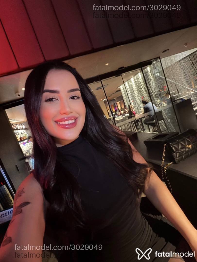 Acompanhante mulher com cabelo castanho de olhos castanhos - Sophia Laurent