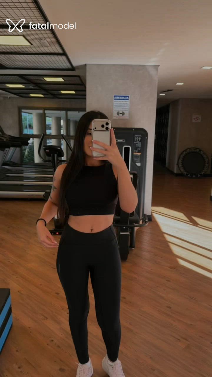Acompanhante mulher com cabelo castanho de olhos castanhos - Sophia Laurent Acompanhante mulher com cabelo castanho de olhos castanhos - Sophia Laurent