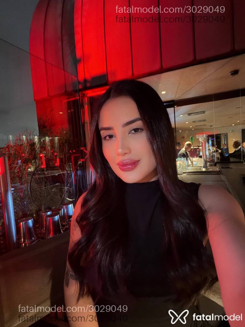 Acompanhante mulher com cabelo castanho de olhos castanhos - Sophia Laurent