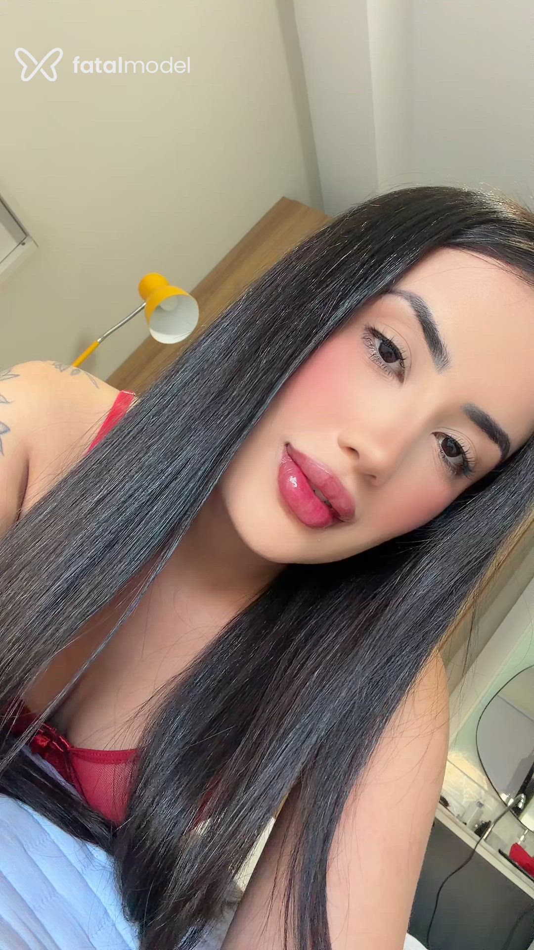 Acompanhante mulher com cabelo castanho de olhos castanhos - Sophia Laurent Acompanhante mulher com cabelo castanho de olhos castanhos - Sophia Laurent