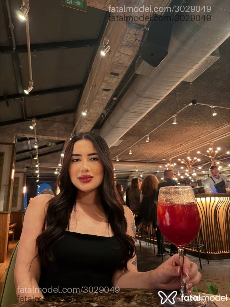Acompanhante mulher com cabelo castanho de olhos castanhos - Sophia Laurent