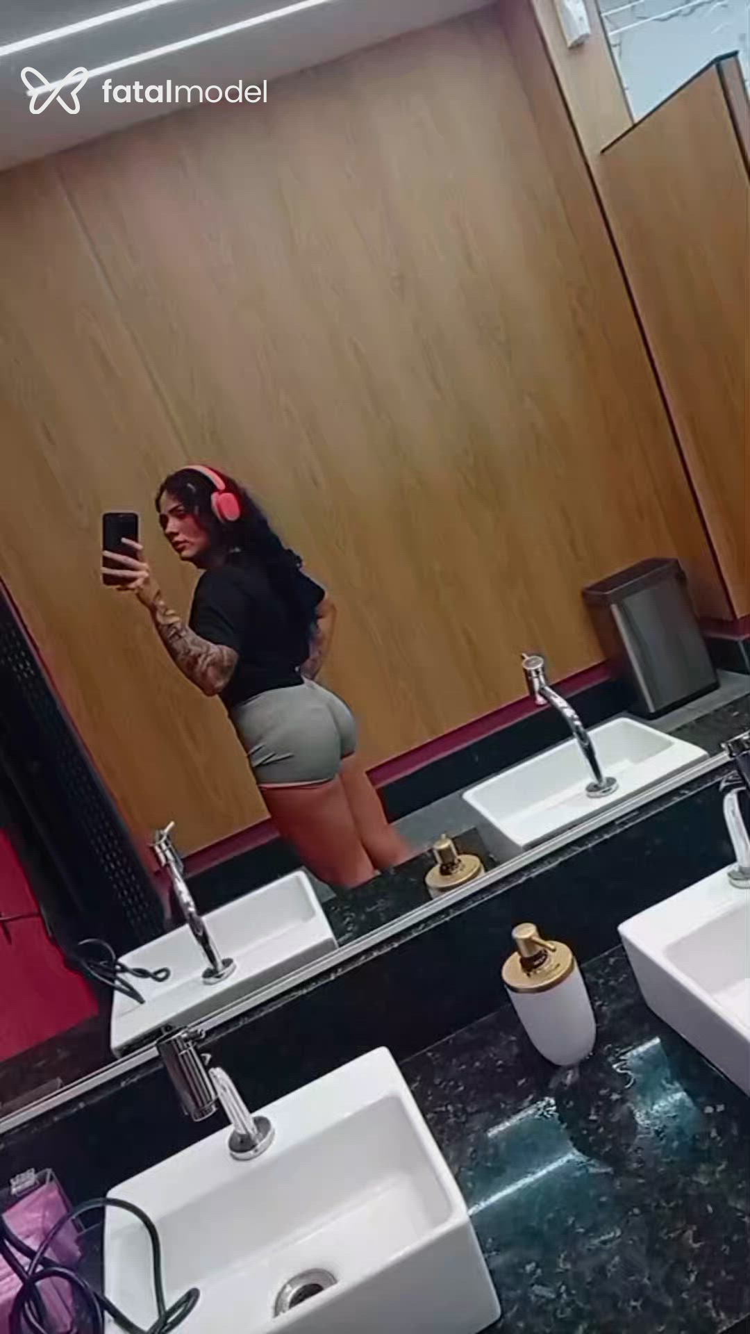 Acompanhante mulher com cabelo castanho de olhos castanhos em Rio de Janeiro Acompanhante mulher com cabelo castanho de olhos castanhos em Rio de Janeiro - Beatriz