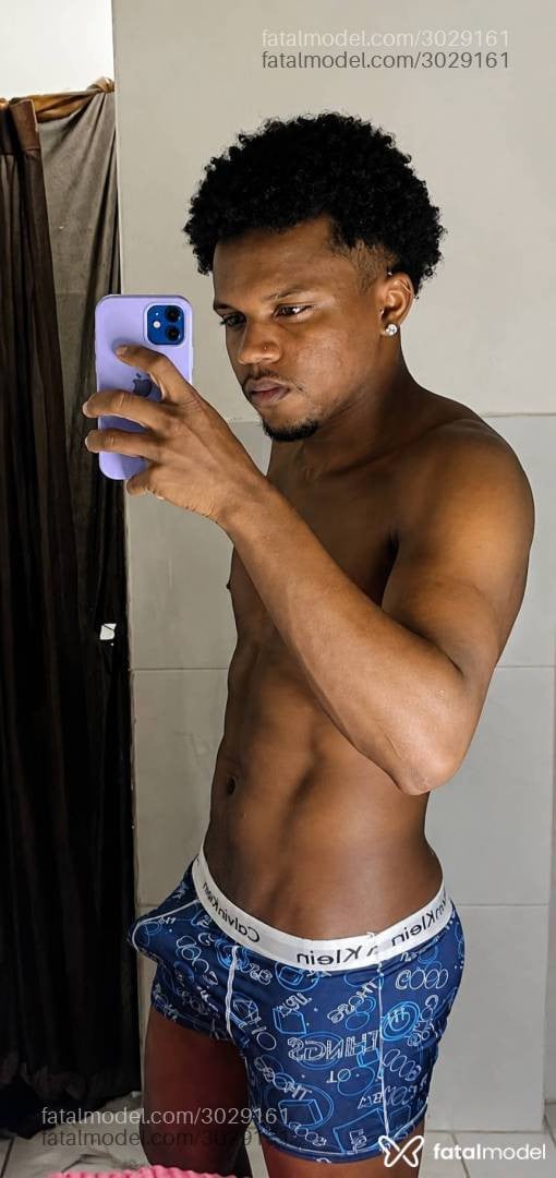 Acompanhante homem morena (o) de olhos castanhos - Emanuel