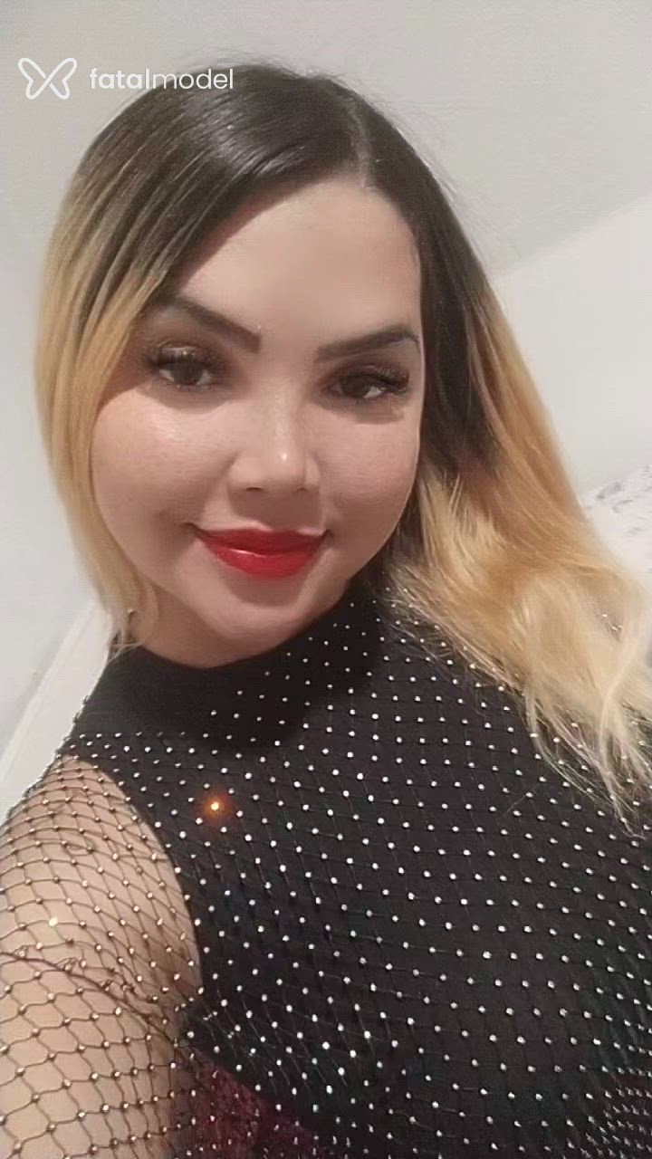 Acompanhante mulher loira (o) de olhos pretos - Michelly Moreira