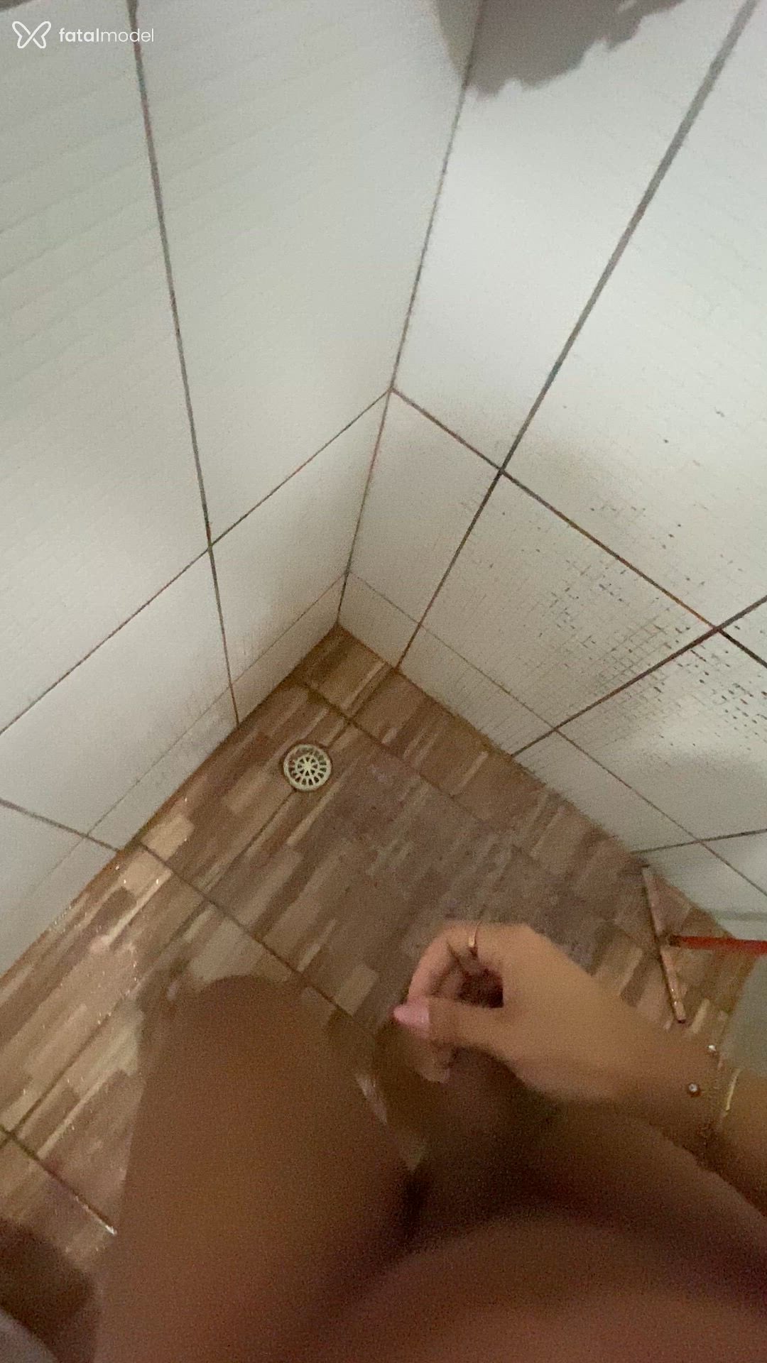 Acompanhante não-binário com cabelo castanho de olhos castanhos - Ayallaac Acompanhante não-binário com cabelo castanho de olhos castanhos - Ayallaac