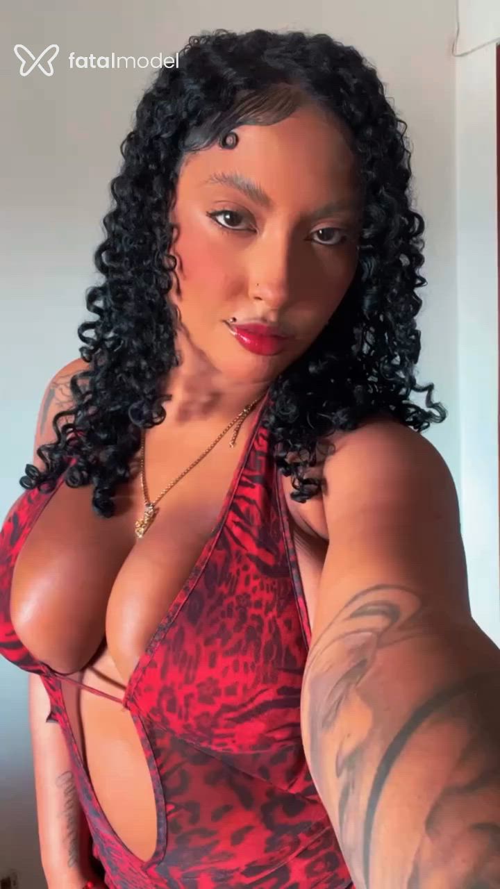 Acompanhante mulher morena (o) de olhos castanhos - Jasmine Acompanhante mulher morena (o) de olhos castanhos - Jasmine