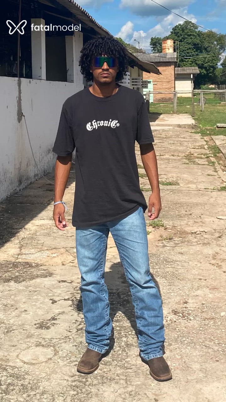 Acompanhante homem morena (o) de olhos pretos - Camargo