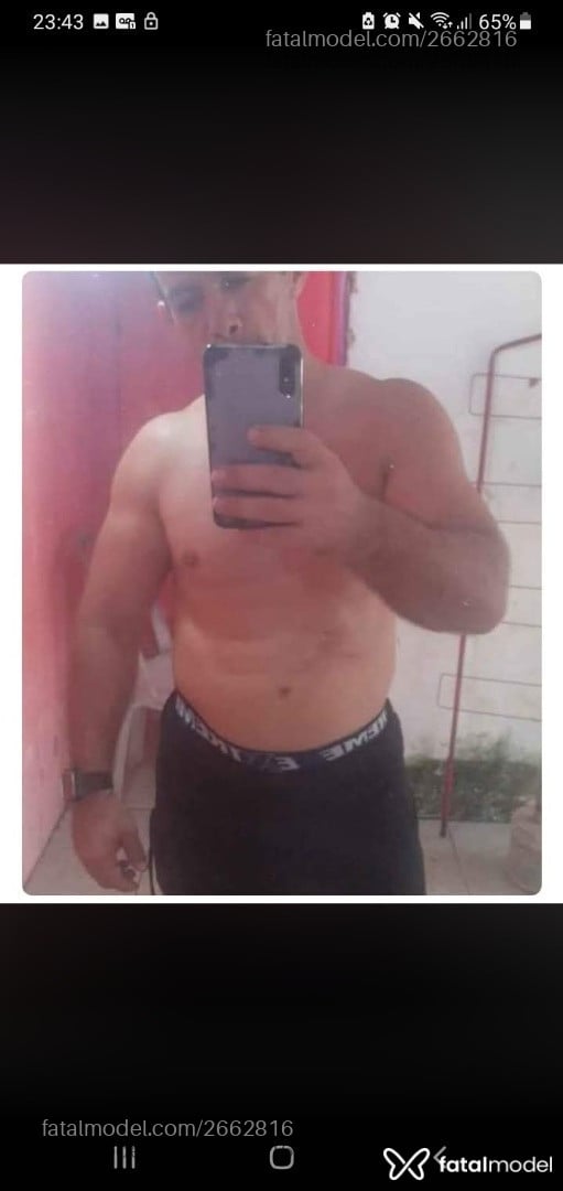 Acompanhante homem com cabelo castanho de olhos castanhos em Virtual - Helton