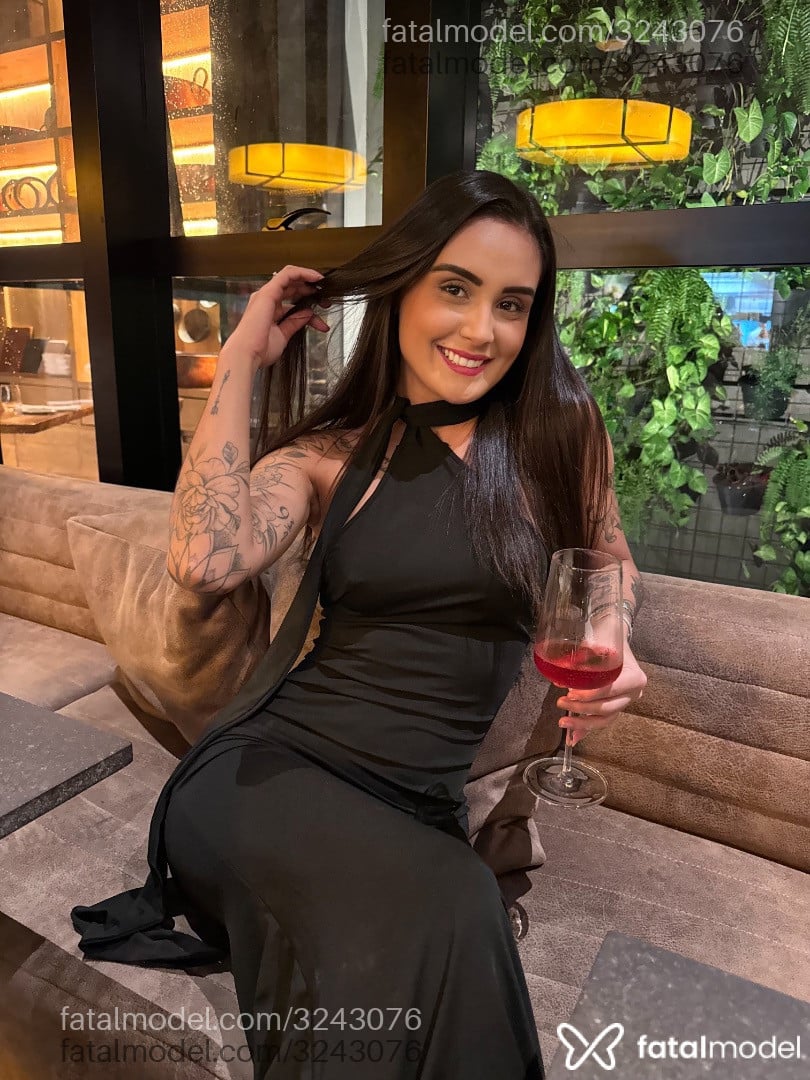 Acompanhante mulher com cabelo castanho de olhos castanhos - Vanessa