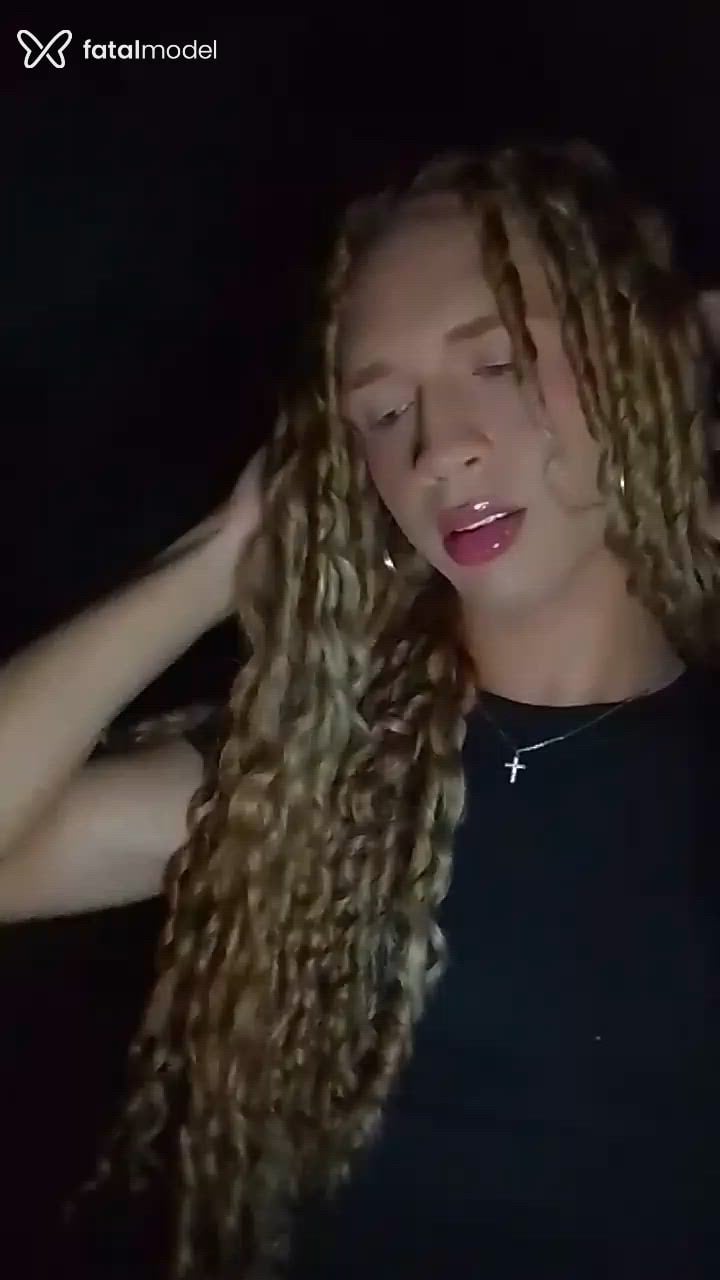 Acompanhante mulher trans loira (o) de olhos castanhos - Rihanna Acompanhante mulher trans loira (o) de olhos castanhos - Rihanna