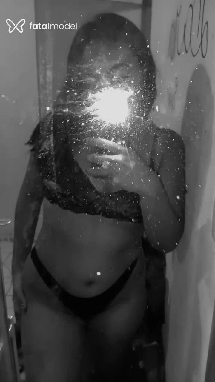 Acompanhante mulher morena (o) de olhos pretos - Amora