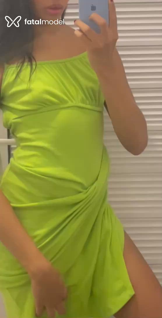 Acompanhante mulher trans com cabelo castanho de olhos pretos - Gaby