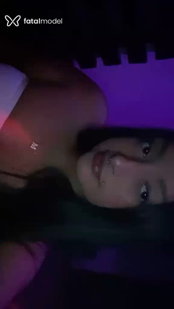 Acompanhante mulher com cabelo castanho de olhos castanhos - Jade