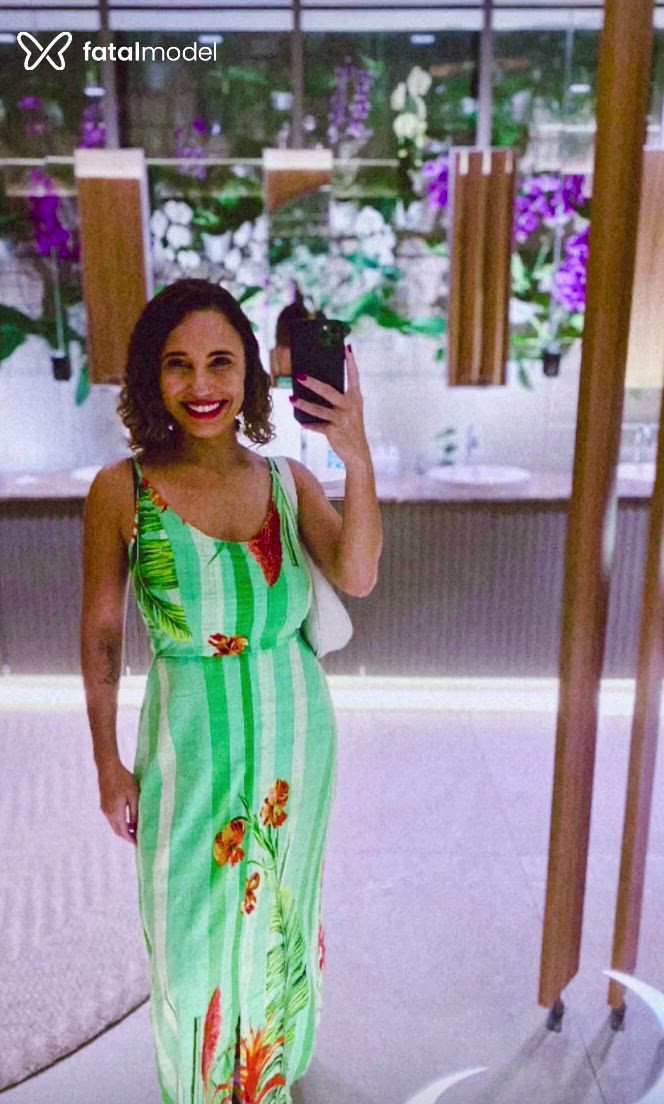 Acompanhante mulher loira (o) de olhos verdes em Rio de Janeiro Acompanhante mulher loira (o) de olhos verdes em Rio de Janeiro - Cristal