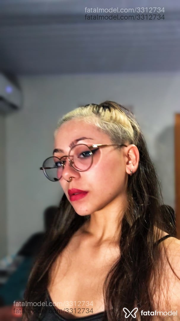 Acompanhante mulher com cabelo castanho de olhos castanhos em Rio do Sul - Alice Mizushima