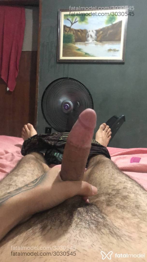 Acompanhante homem com cabelo castanho de olhos castanhos - Dann Acompanhante homem com cabelo castanho de olhos castanhos - Dann