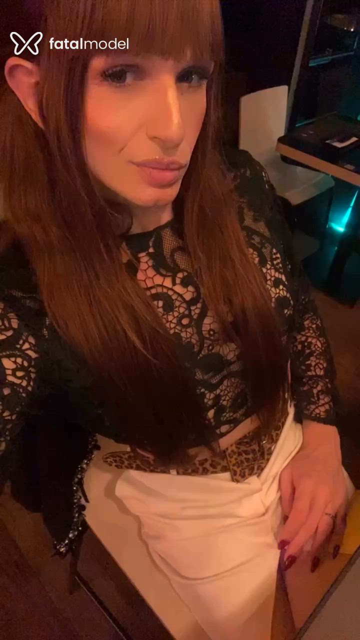 Acompanhante mulher trans com cabelo castanho de olhos verdes em Florianópolis Acompanhante mulher trans com cabelo castanho de olhos verdes em Florianópolis - Scarlet