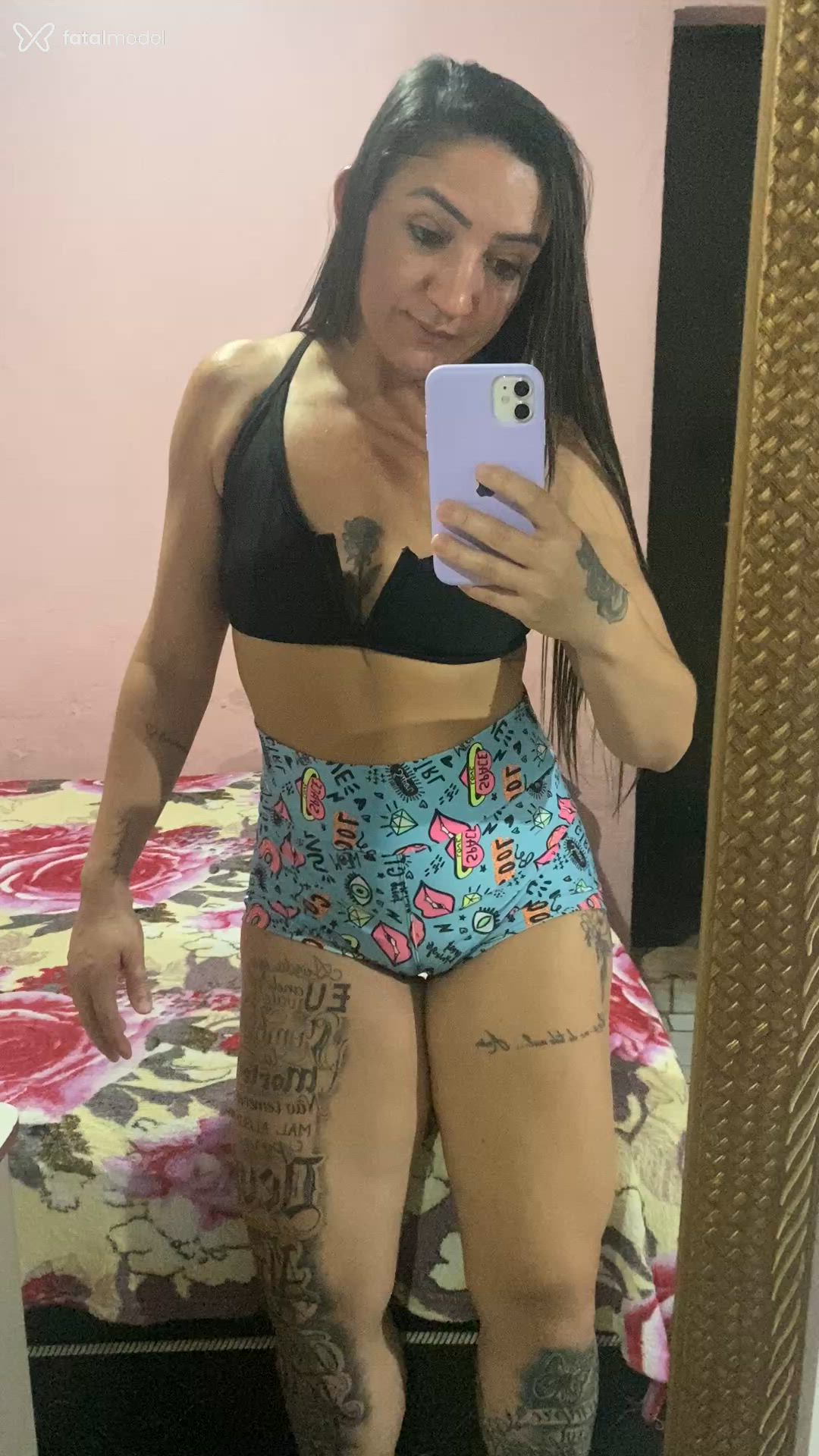 Acompanhante mulher com cabelo colorido de olhos castanhos em Parnamirim Acompanhante mulher com cabelo colorido de olhos castanhos em Parnamirim - Ah Cabulozinha