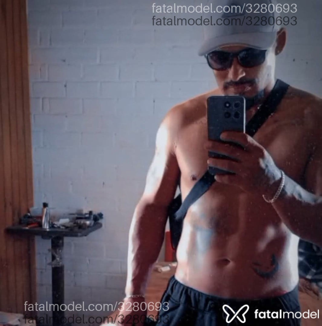 Acompanhante homem morena (o) de olhos castanhos em Torres Acompanhante homem morena (o) de olhos castanhos em Torres - Lorenzo