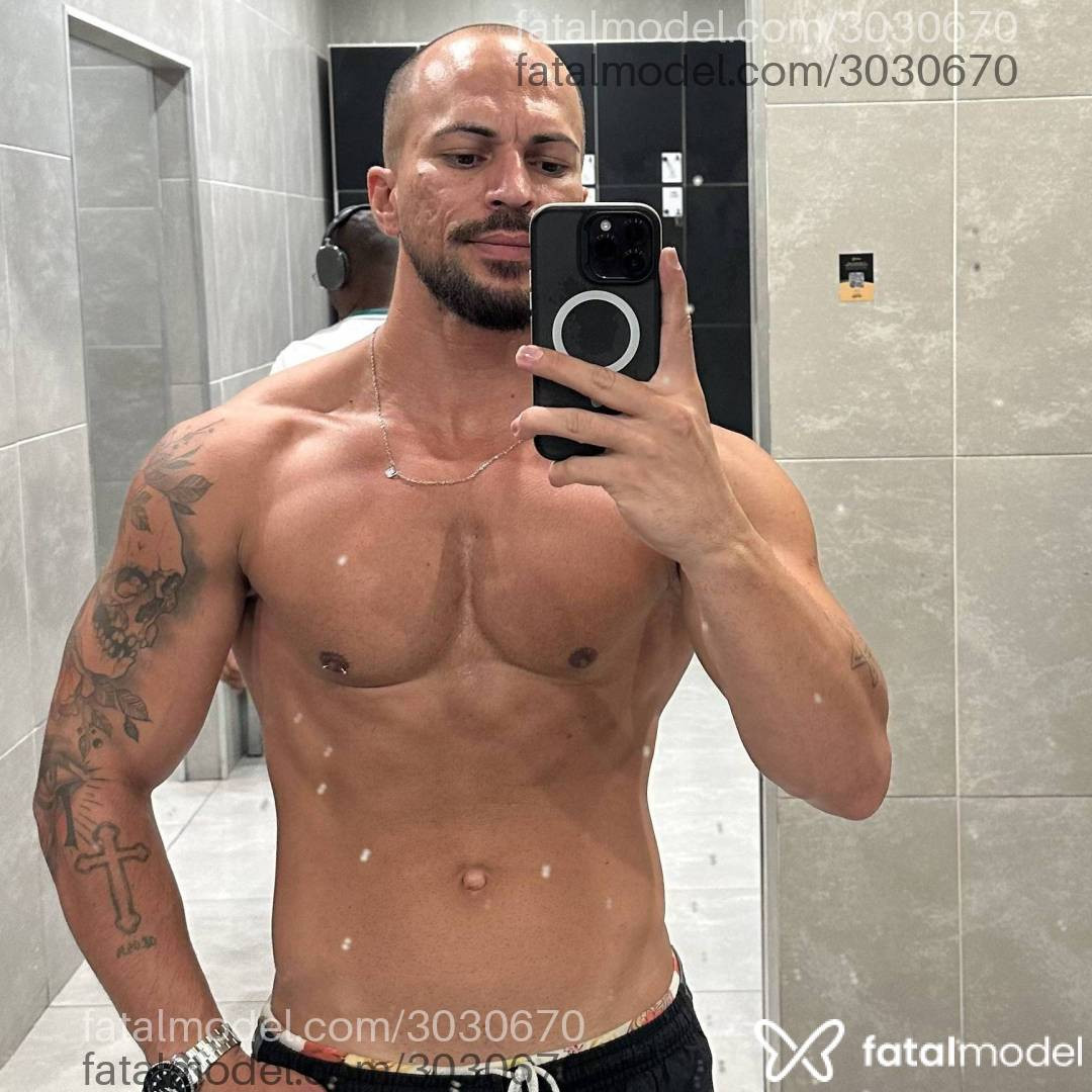 Acompanhante homem sem cabelo de olhos mel em Rio de Janeiro - Lenoon