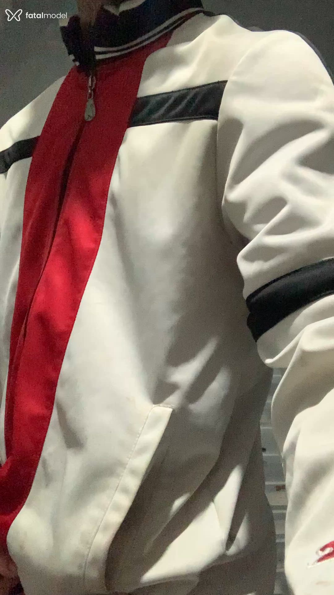 Acompanhante homem morena (o) de olhos castanhos - Dias