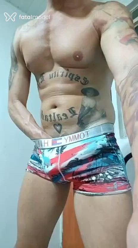Acompanhante homem com cabelo castanho de olhos castanhos em Virtual Acompanhante homem com cabelo castanho de olhos castanhos em Virtual - Giricotta