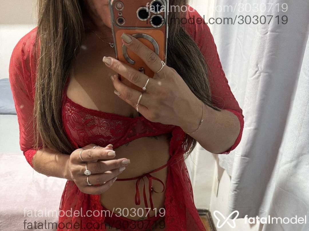 Acompanhante mulher loira (o) de olhos castanhos - Dandara