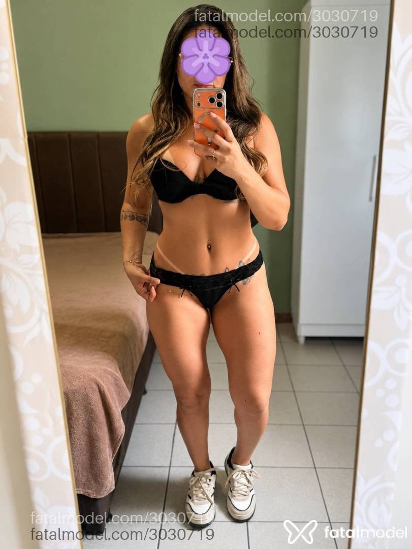 Acompanhante mulher loira (o) de olhos castanhos - Dandara