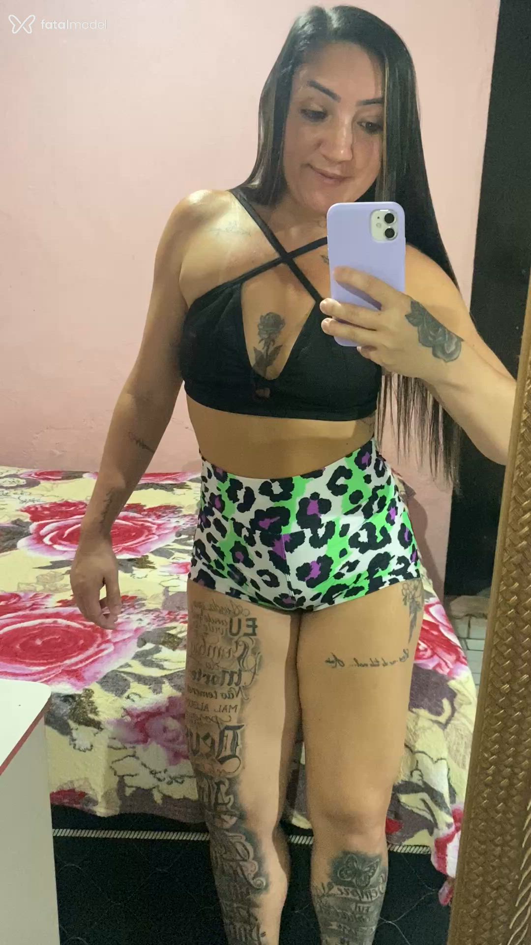 Acompanhante mulher com cabelo colorido de olhos castanhos em Parnamirim Acompanhante mulher com cabelo colorido de olhos castanhos em Parnamirim - Ah Cabulozinha