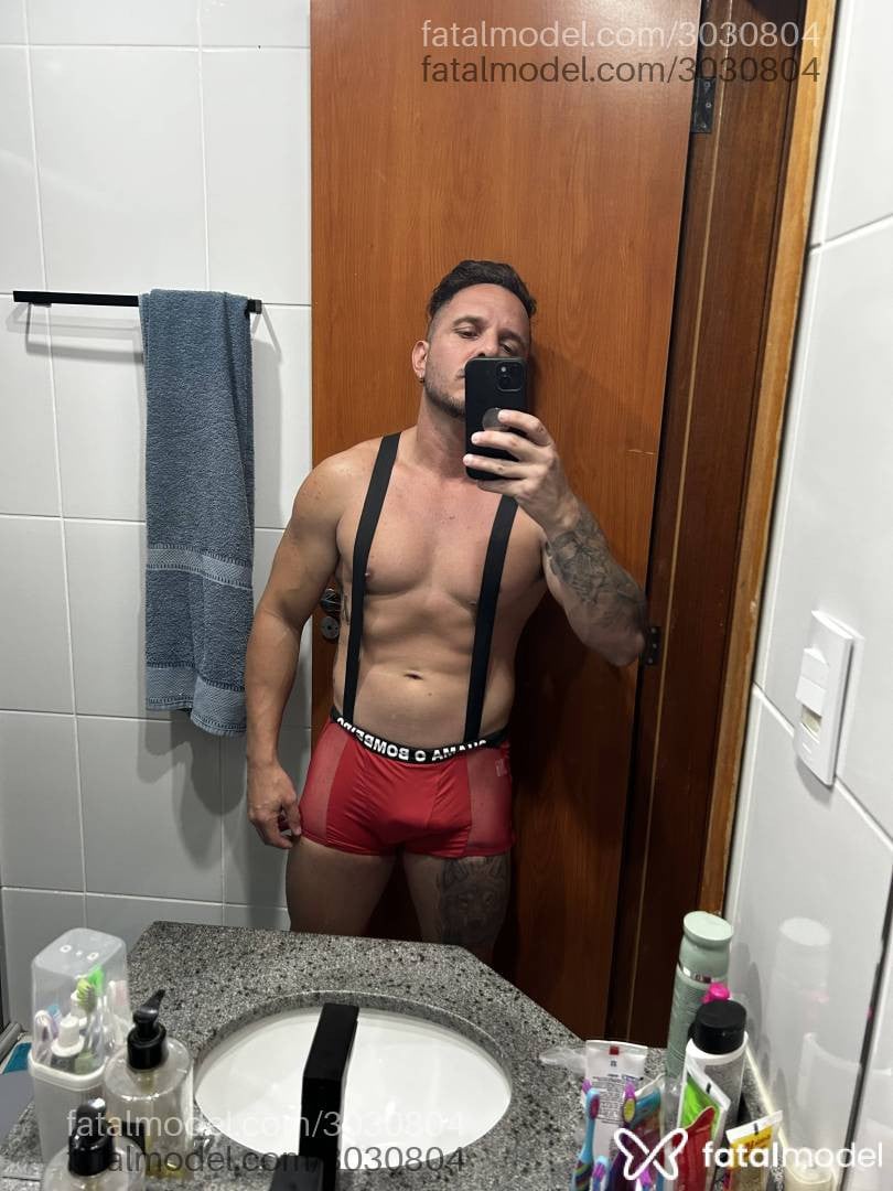 Acompanhante homem com cabelo castanho de olhos verdes em Belo Horizonte - Rafael