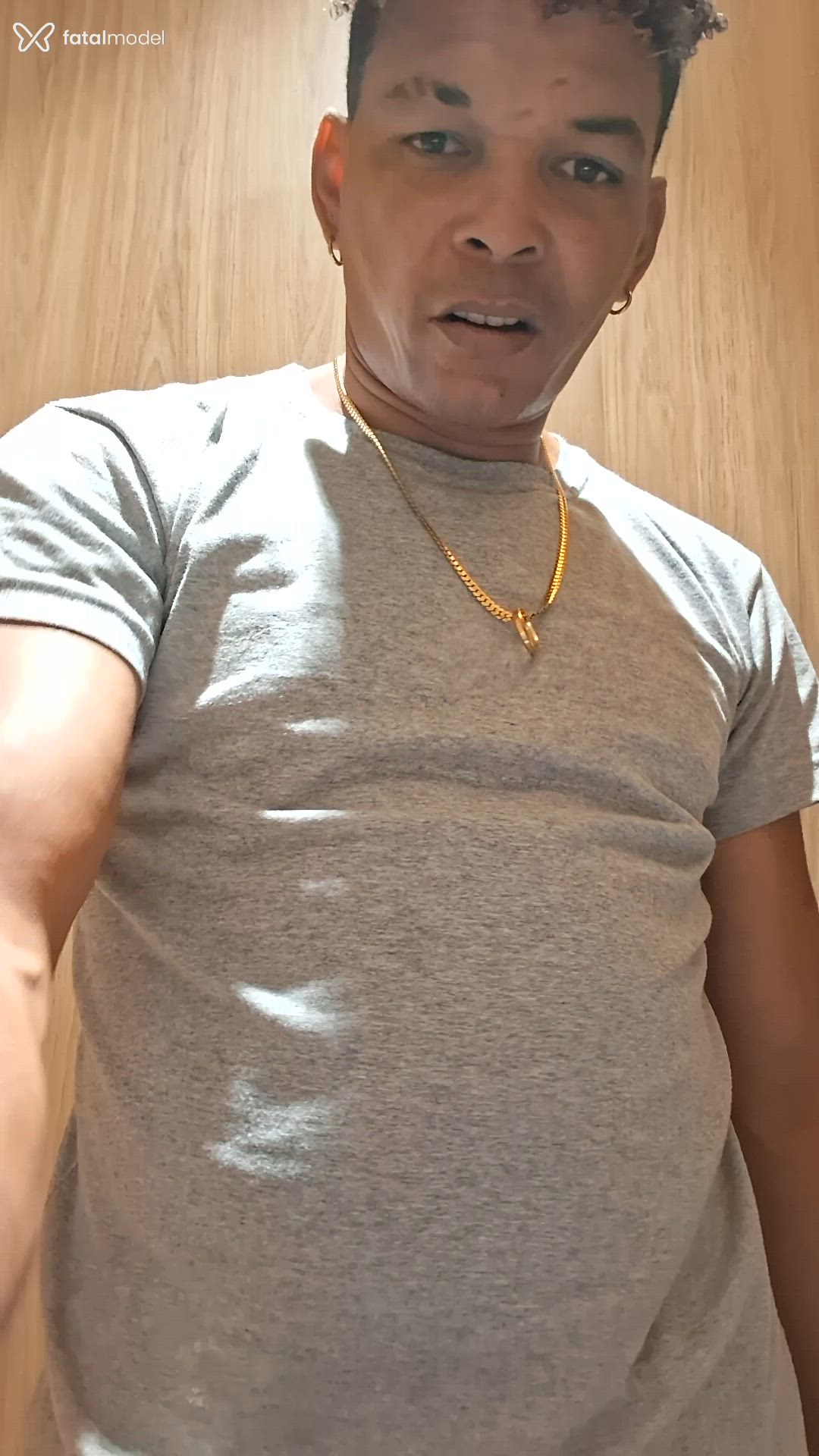 Acompanhante homem morena (o) de olhos pretos - Alfredo