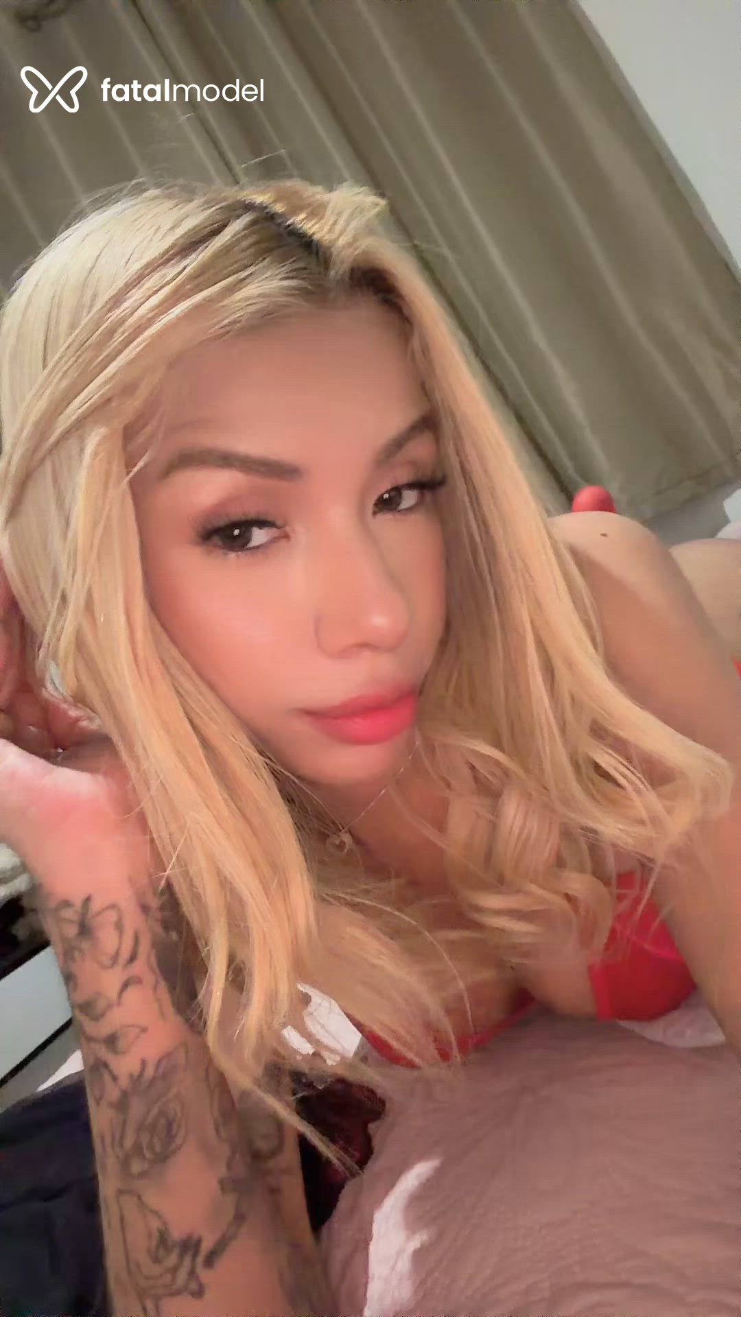 Acompanhante mulher trans loira (o) de olhos castanhos - Maria Julia