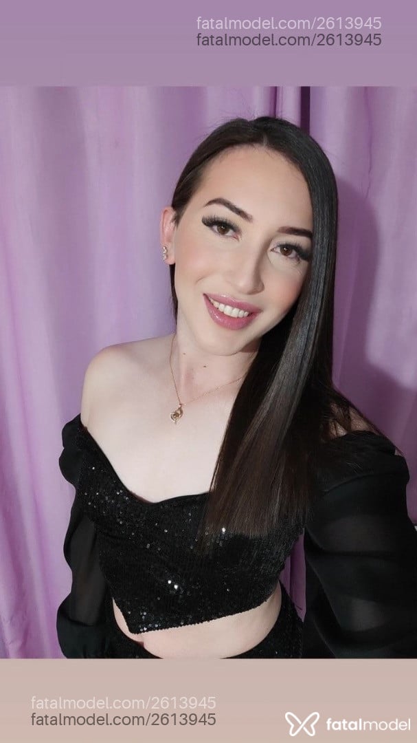 Acompanhante mulher trans com cabelo castanho de olhos castanhos em Curitiba - Elyse Soares