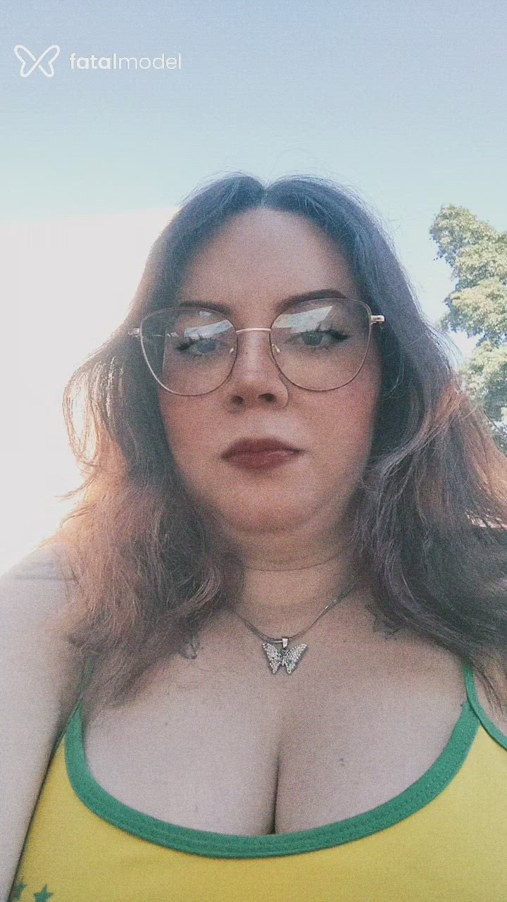 Acompanhante mulher morena (o) de olhos castanhos - Misaah