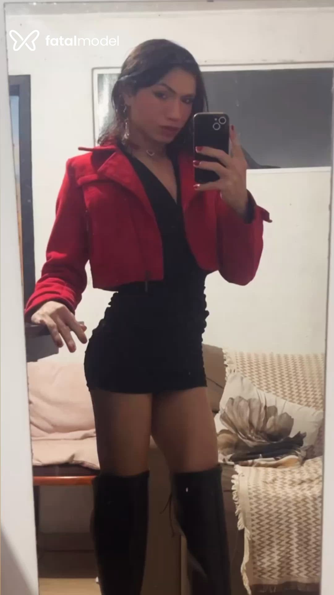 Acompanhante mulher trans com cabelo castanho de olhos castanhos em Curitiba Acompanhante mulher trans com cabelo castanho de olhos castanhos em Curitiba - Chellyluchi